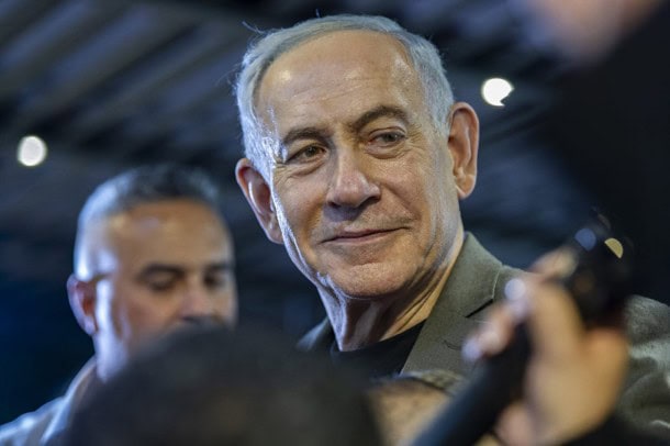 Bibi heeft God gevonden. De Israëlische jongeren waren hem al voor.