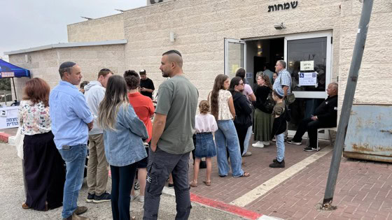 Kiezers in Gush Etzion wegen militaire dienstplicht, nederzettingen en nationale eenheid af bij Knessetverkiezingen