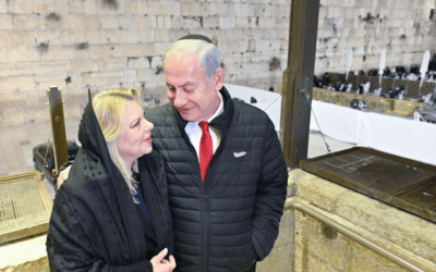 Premier Netanyahu en zijn vrouw bezochten de Klaagmuur ter gelegenheid van beëdiging regering