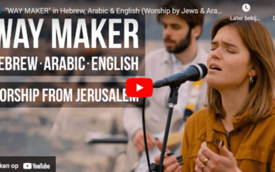 Aanbiddingslied in het Hebreeuws, Arabisch en Engels toont ‘alleen Jezus kan vrede brengen tussen Joden en Arabieren’
